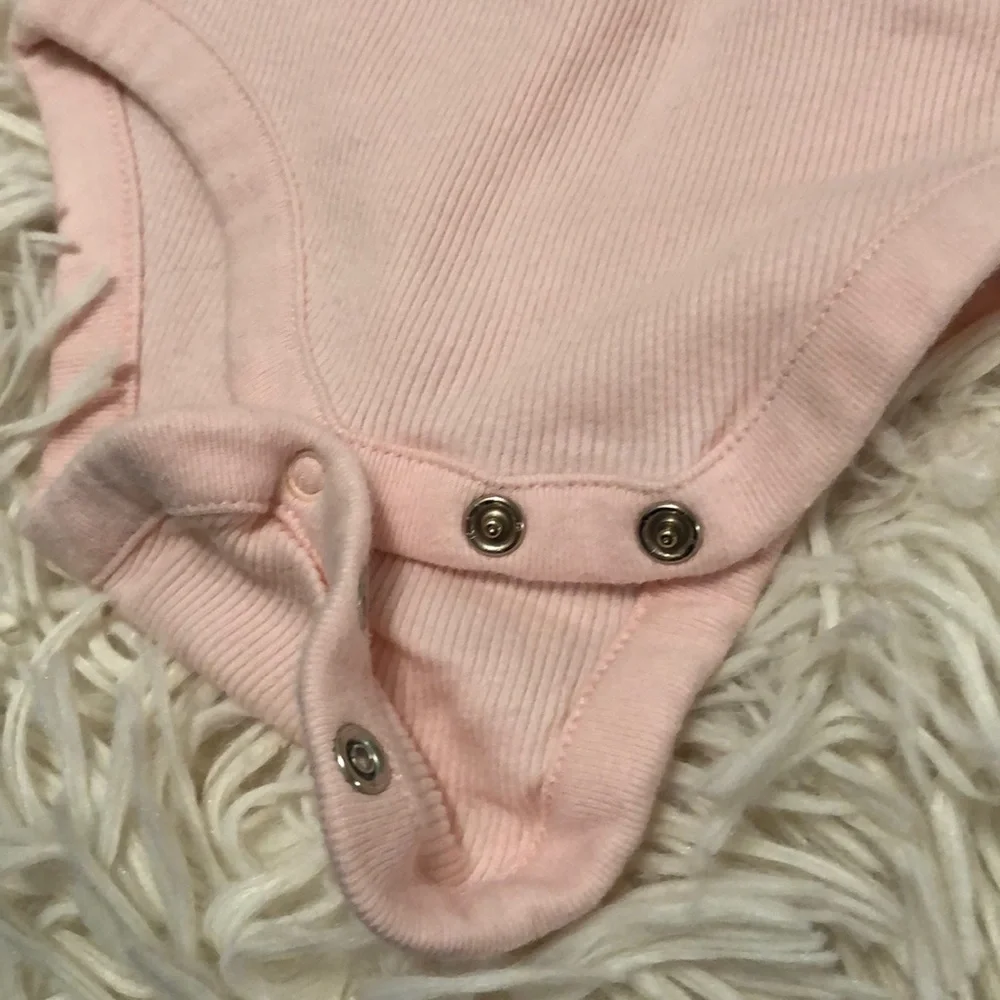 GAP black under good